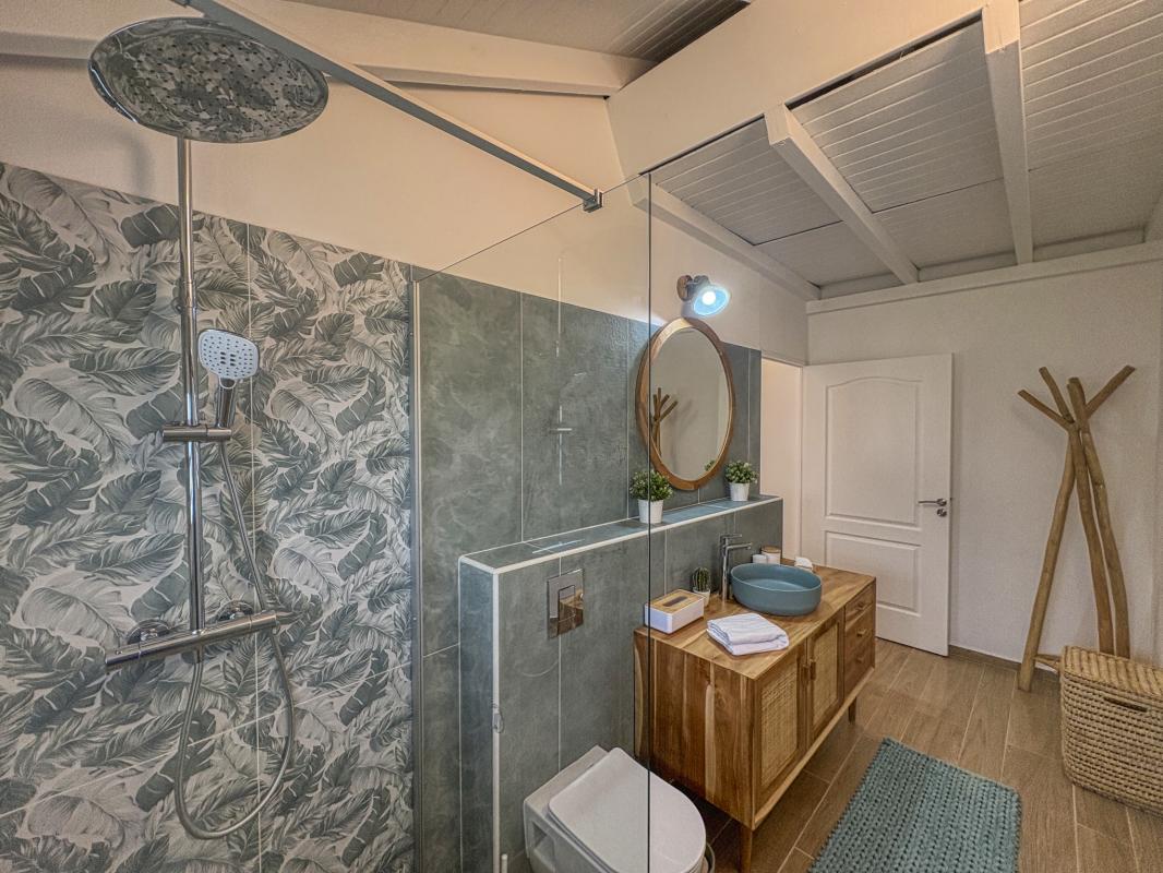 30.Location villa pied dans l'eau Saint François Guadeloupe_Chambre 1 Etage
